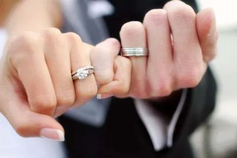 婚戒怎么戴？婚戒戴在哪个手指上最好？