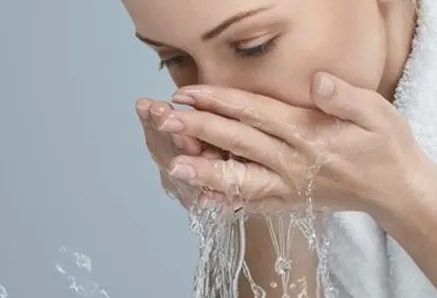 柠檬水可以天天洗脸吗？柠檬水洗脸的功效与作用？