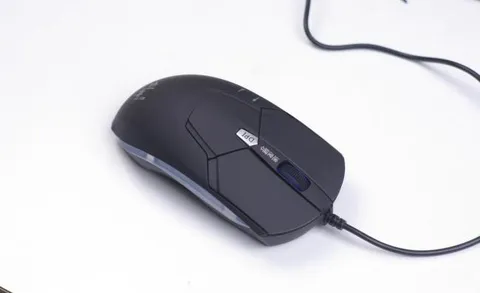 一个电脑可以同时用两个鼠标吗 有线鼠标和无线鼠标哪个好