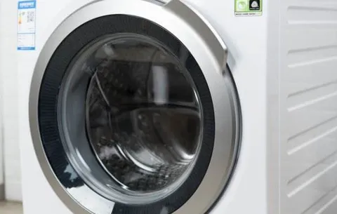 洗衣机甩不干是什么问题？如何清洗洗衣机内筒的污垢？