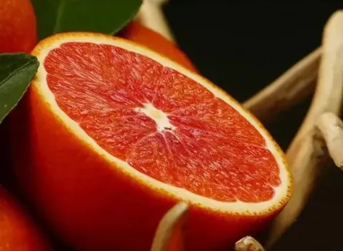 橙子里面是红色的正常吗？红心橙有哪些功效作用？