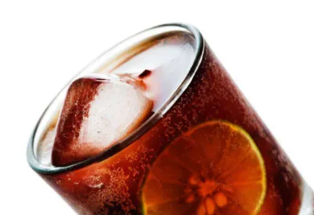 可乐和果汁相比哪个好喝？热量偏高会不会使人肥胖？