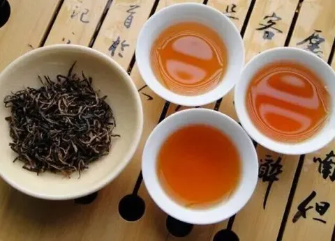 白茶和金骏眉茶口感有何不同？如何区分白茶和金骏眉茶？